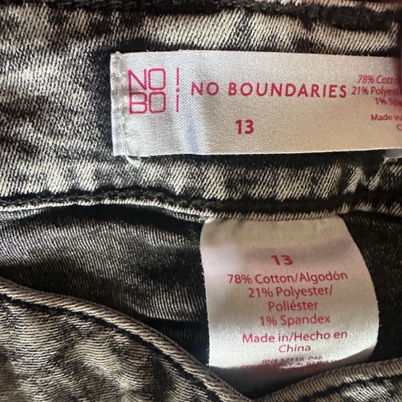 No Boundaries Distressed Skinny Jeans - Picture 3 of 3